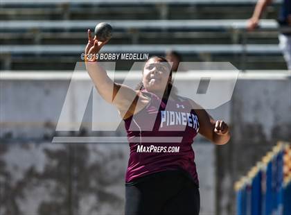 Thumbnail 3 in West Coast Relays photogallery.
