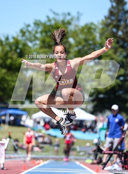 Thumbnail 1 in West Coast Relays photogallery.