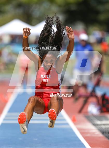 Thumbnail 3 in West Coast Relays photogallery.