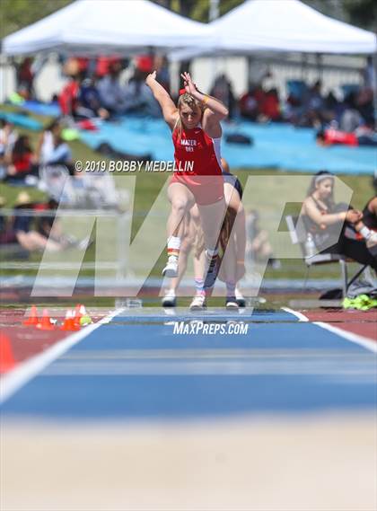 Thumbnail 2 in West Coast Relays photogallery.