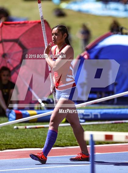 Thumbnail 3 in West Coast Relays photogallery.