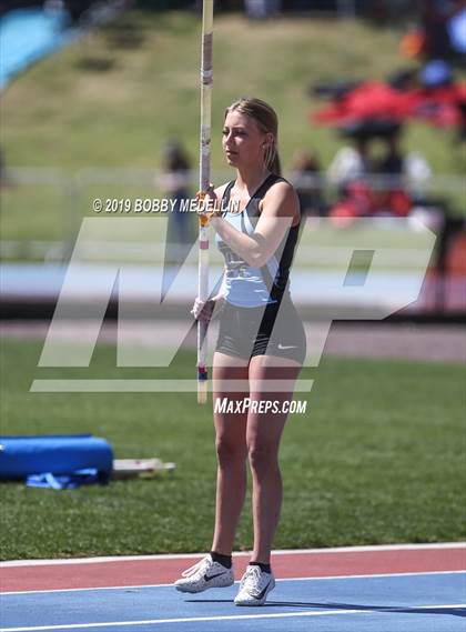 Thumbnail 1 in West Coast Relays photogallery.
