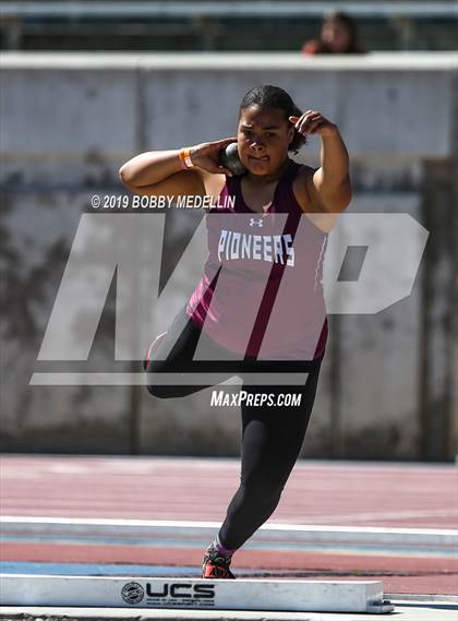 Thumbnail 2 in West Coast Relays photogallery.