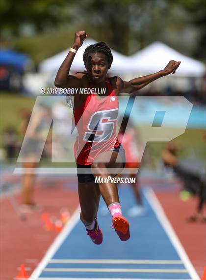 Thumbnail 2 in West Coast Relays photogallery.