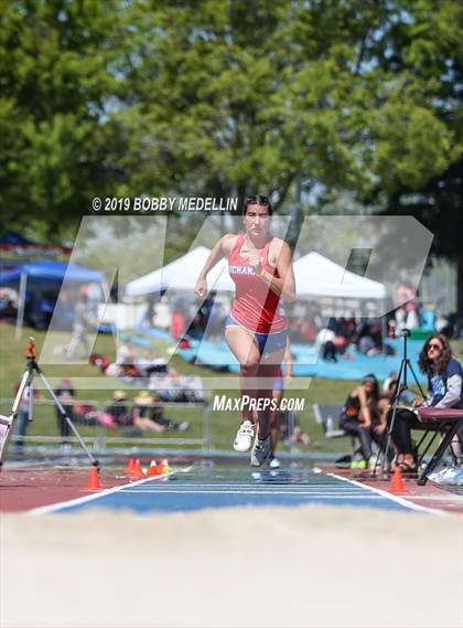 Thumbnail 1 in West Coast Relays photogallery.