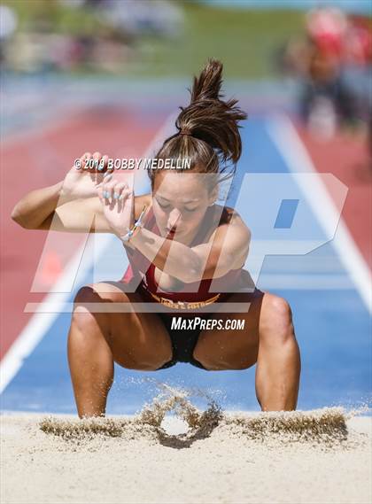 Thumbnail 1 in West Coast Relays photogallery.