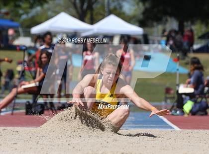 Thumbnail 1 in West Coast Relays photogallery.