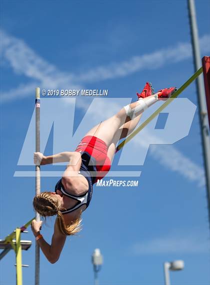 Thumbnail 1 in West Coast Relays photogallery.