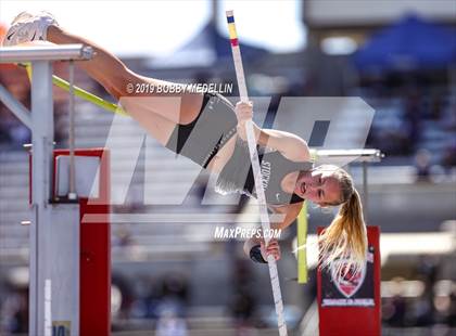 Thumbnail 1 in West Coast Relays photogallery.
