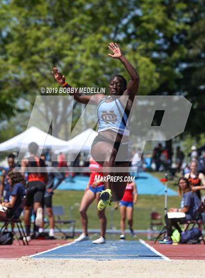 Thumbnail 1 in West Coast Relays photogallery.