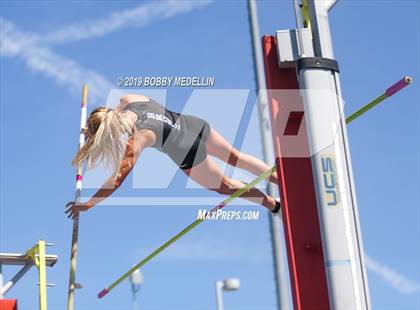 Thumbnail 3 in West Coast Relays photogallery.