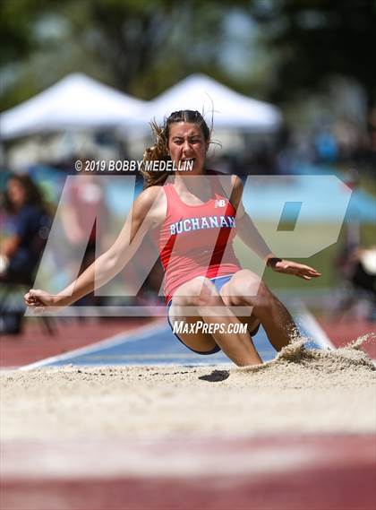 Thumbnail 3 in West Coast Relays photogallery.