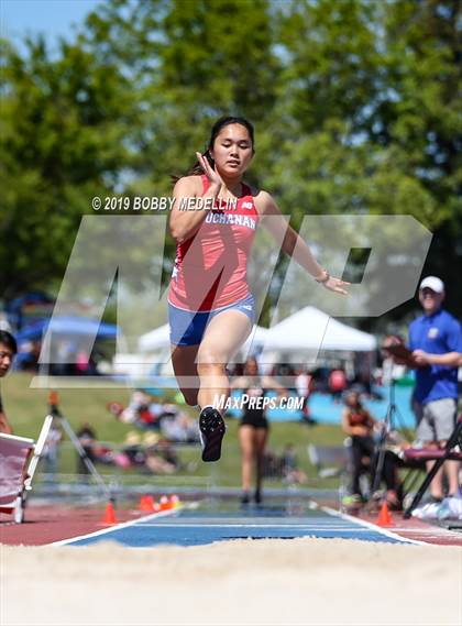 Thumbnail 1 in West Coast Relays photogallery.