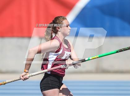Thumbnail 2 in West Coast Relays photogallery.