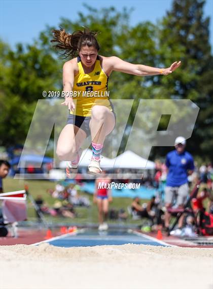 Thumbnail 3 in West Coast Relays photogallery.