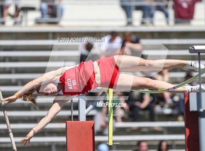 Thumbnail 3 in West Coast Relays photogallery.