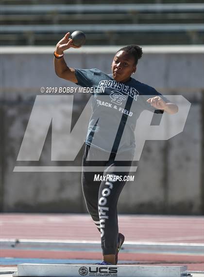 Thumbnail 2 in West Coast Relays photogallery.
