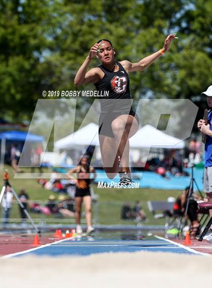 Thumbnail 2 in West Coast Relays photogallery.