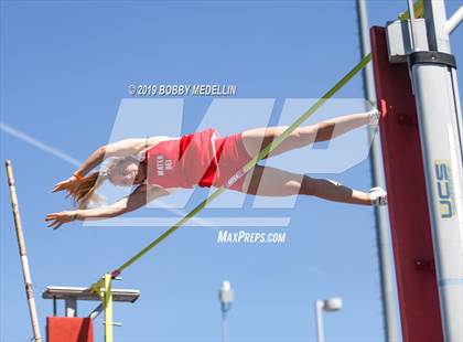 Thumbnail 3 in West Coast Relays photogallery.
