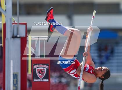 Thumbnail 2 in West Coast Relays photogallery.