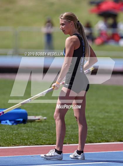 Thumbnail 3 in West Coast Relays photogallery.