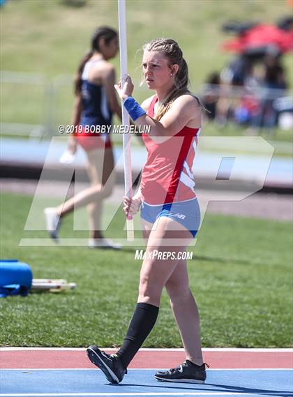 Thumbnail 3 in West Coast Relays photogallery.