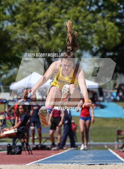 Thumbnail 3 in West Coast Relays photogallery.