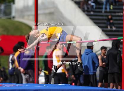 Thumbnail 1 in West Coast Relays photogallery.