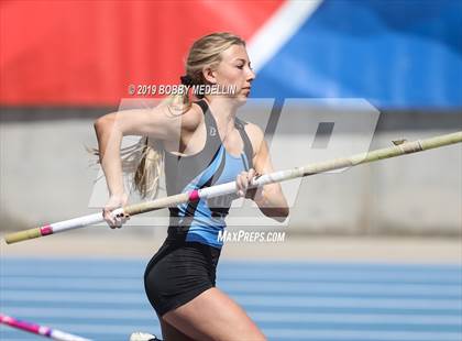 Thumbnail 1 in West Coast Relays photogallery.