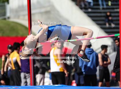 Thumbnail 3 in West Coast Relays photogallery.