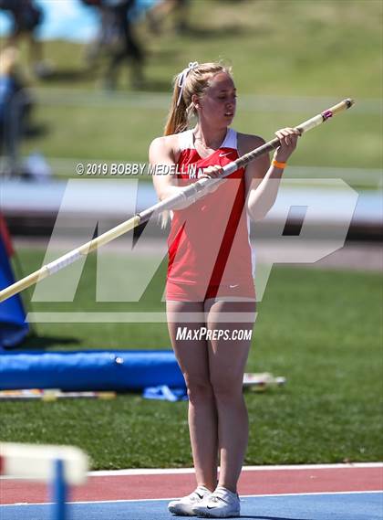 Thumbnail 1 in West Coast Relays photogallery.