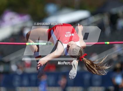 Thumbnail 2 in West Coast Relays photogallery.