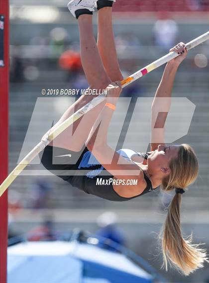 Thumbnail 2 in West Coast Relays photogallery.
