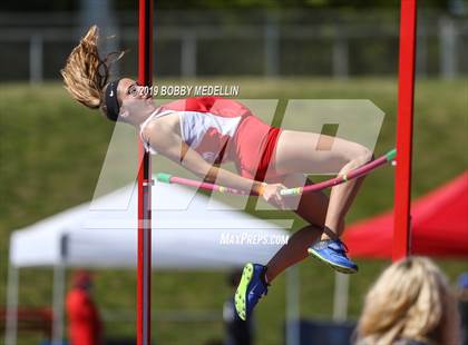 Thumbnail 1 in West Coast Relays photogallery.