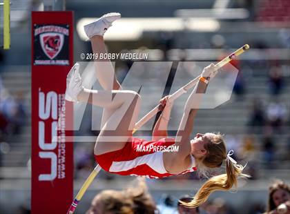 Thumbnail 3 in West Coast Relays photogallery.