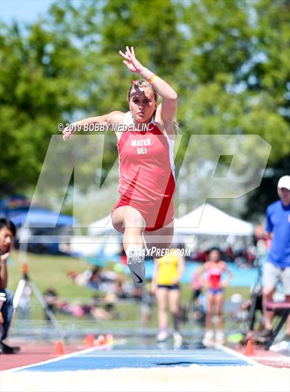 Thumbnail 1 in West Coast Relays photogallery.