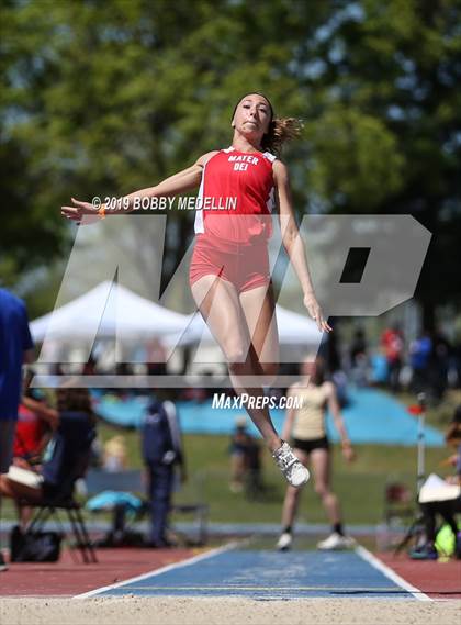 Thumbnail 3 in West Coast Relays photogallery.