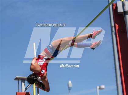 Thumbnail 3 in West Coast Relays photogallery.
