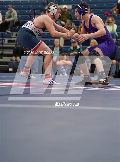 Thumbnail 3 in DeSoto Central vs Lewisburg photogallery.