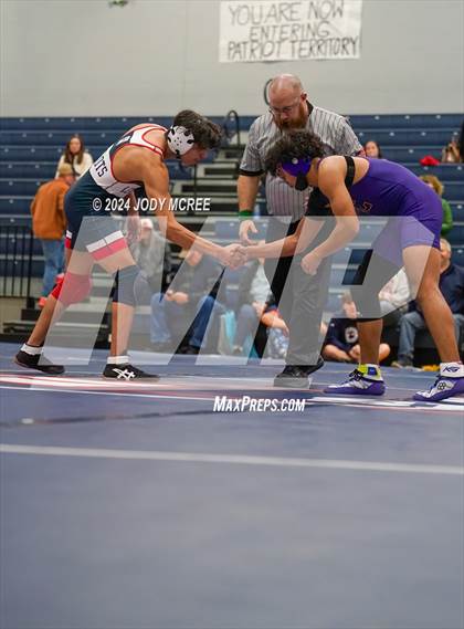 Thumbnail 2 in DeSoto Central vs Lewisburg photogallery.