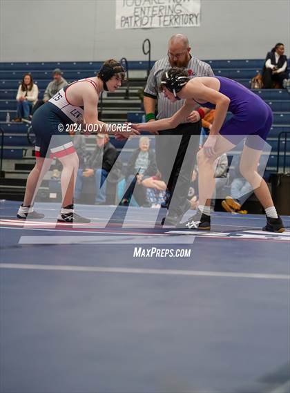 Thumbnail 3 in DeSoto Central vs Lewisburg photogallery.
