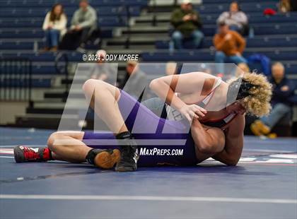 Thumbnail 2 in DeSoto Central vs Lewisburg photogallery.