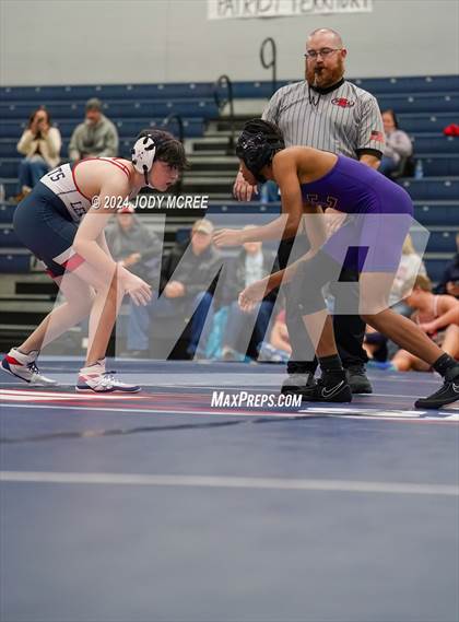 Thumbnail 2 in DeSoto Central vs Lewisburg photogallery.
