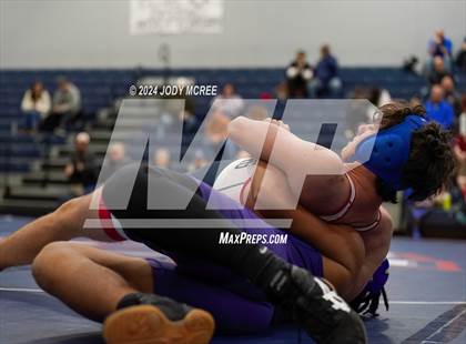 Thumbnail 2 in DeSoto Central vs Lewisburg photogallery.
