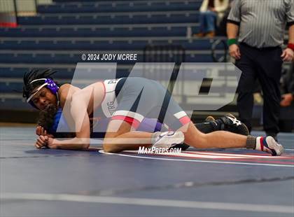 Thumbnail 2 in DeSoto Central vs Lewisburg photogallery.