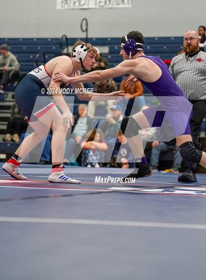 Thumbnail 2 in DeSoto Central vs Lewisburg photogallery.