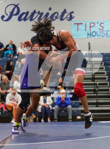 Thumbnail 3 in DeSoto Central vs Lewisburg photogallery.