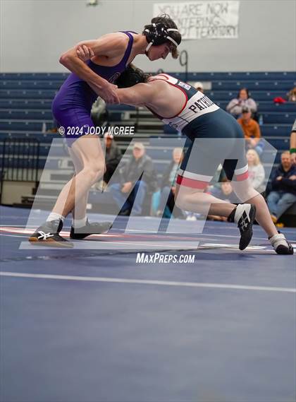 Thumbnail 1 in DeSoto Central vs Lewisburg photogallery.