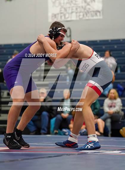 Thumbnail 2 in DeSoto Central vs Lewisburg photogallery.