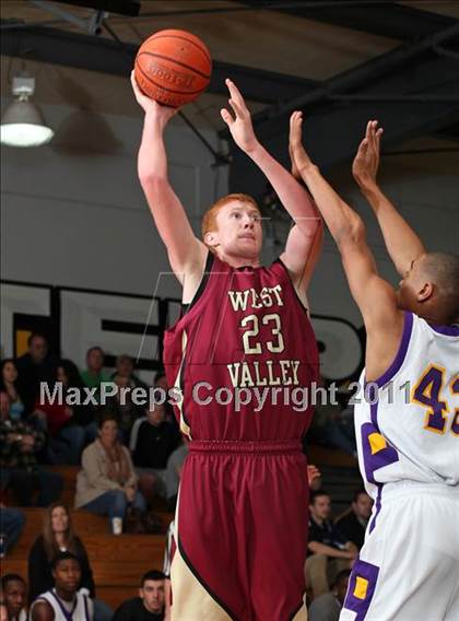 Thumbnail 3 in Kennedy vs. West Valley (Hornet Classic Tournament) photogallery.